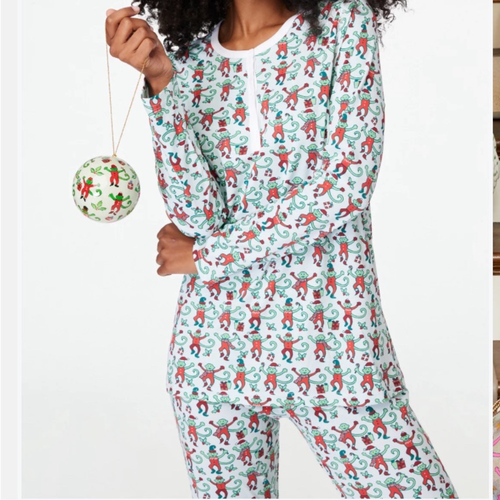Roller Rabbit MONKEY MAS Christmas Pajamas Size M and L. New with tags SOLD OUT!